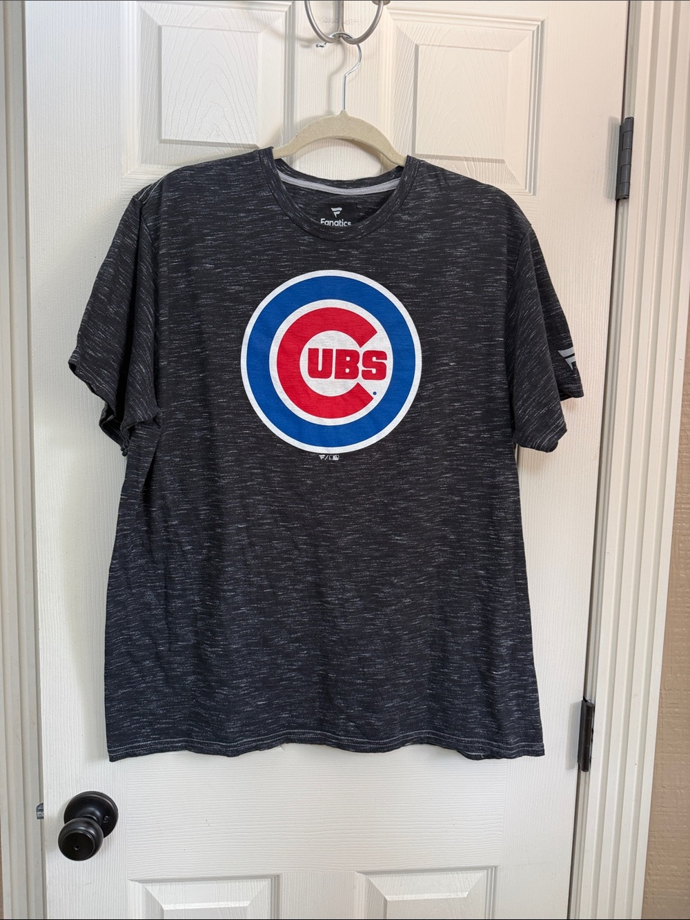 Fanatics Black Heather Chicago Cubs Logo Tee